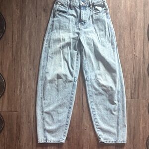 Barrel light blue jeans